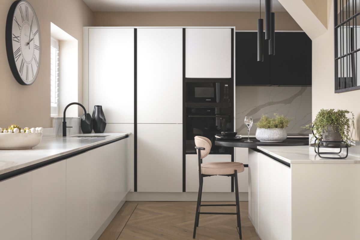 White and black kitchen
