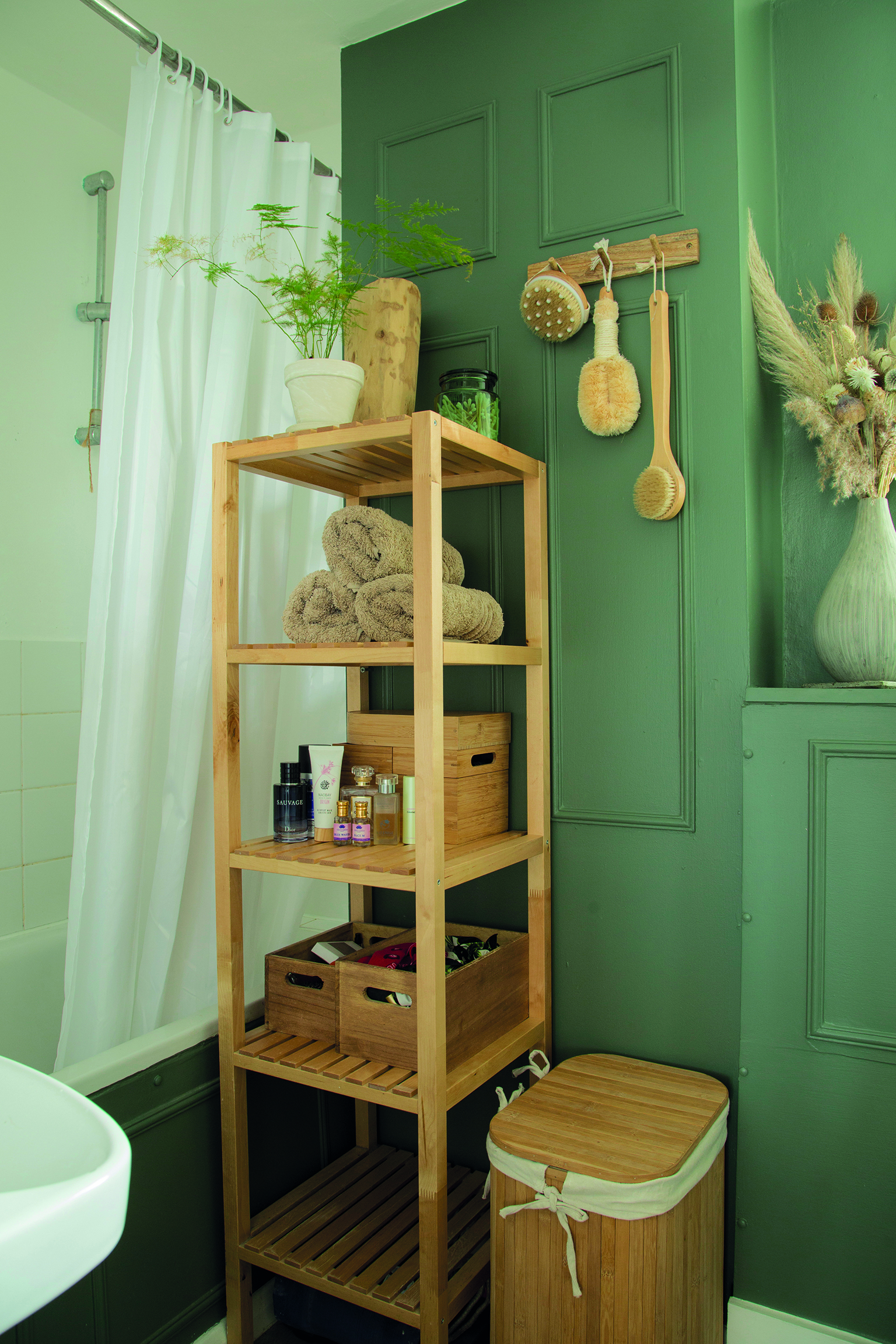 Wooden accessories against a backdrop of Farrow & Ball’s Green Smoke creates a Scandinavian-style woodland vibe