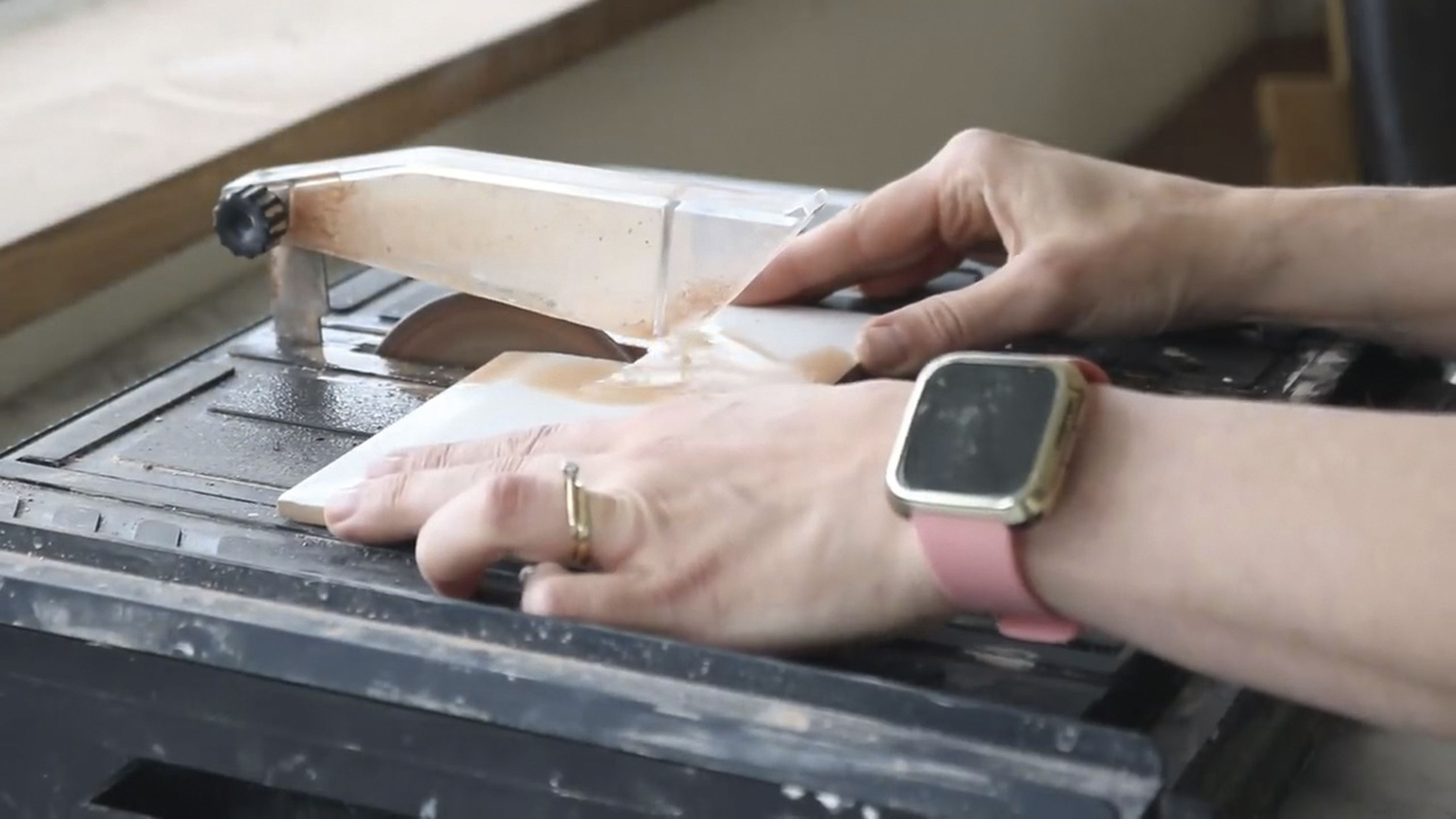 How to cut tiles with a wet tile cutter
