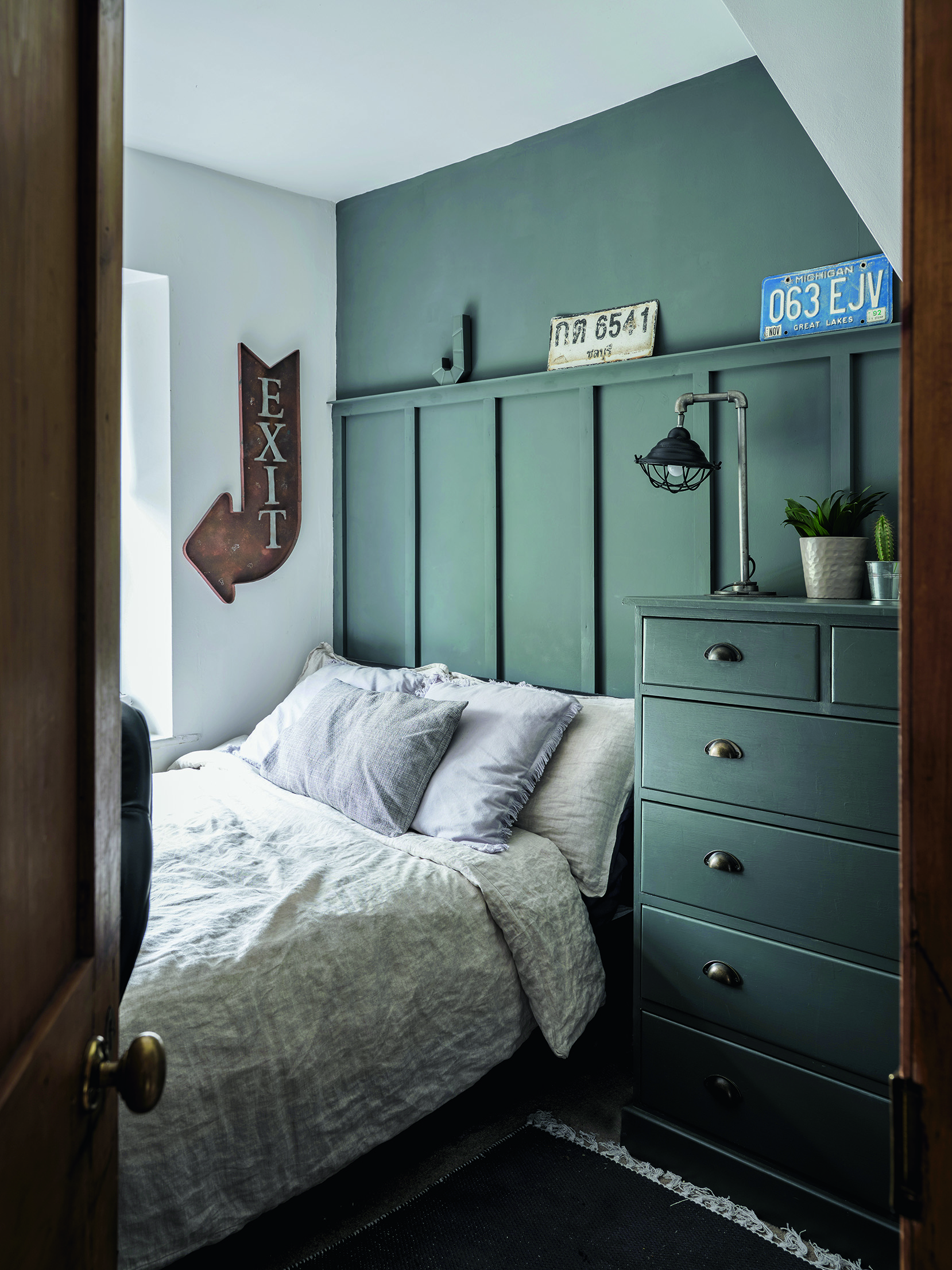 Ali’s choice of charcoal paint, rather than flat black, softens her monochrome scheme. As always, she’s filled it with vintage finds – but has swapped shabby- chic for cool, industrial style in this room Ali’s choice of charcoal paint, rather than flat black, softens her monochrome scheme. As always, she’s filled it with vintage finds – but has swapped shabby- chic for cool, industrial style in this room