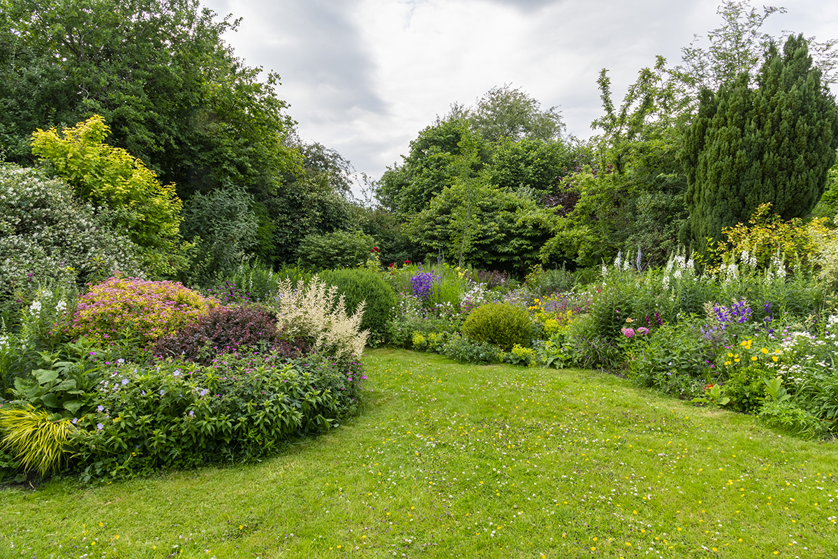 A manicured garden filled with plants and flowers
