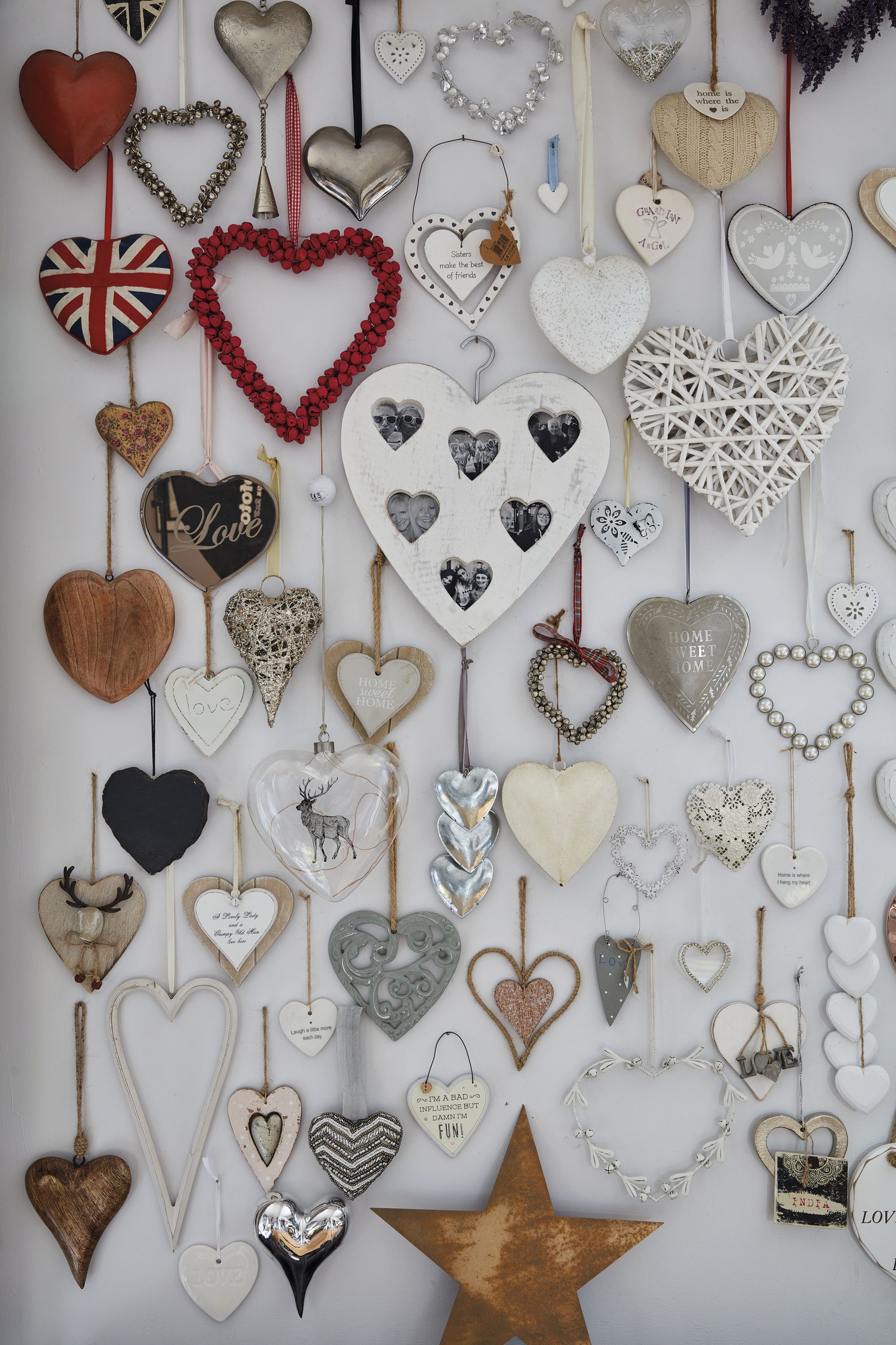 Start your own collection of hanging hearts to give your walls some country styling Start your own collection of hanging hearts to give your walls some country styling