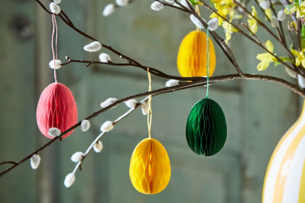 Tjärlek hanging egg decorations
