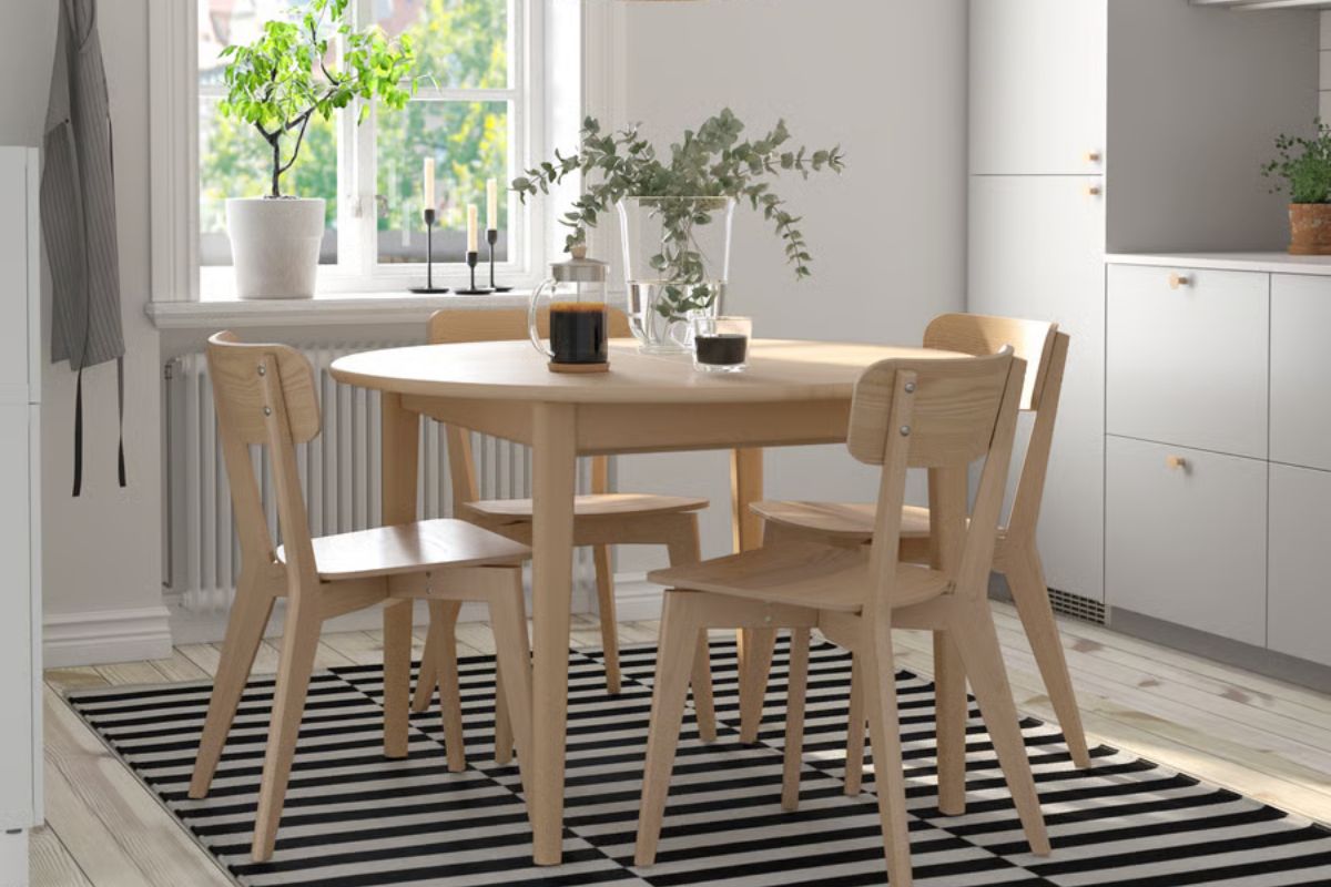 Skansnäs table and four chairs