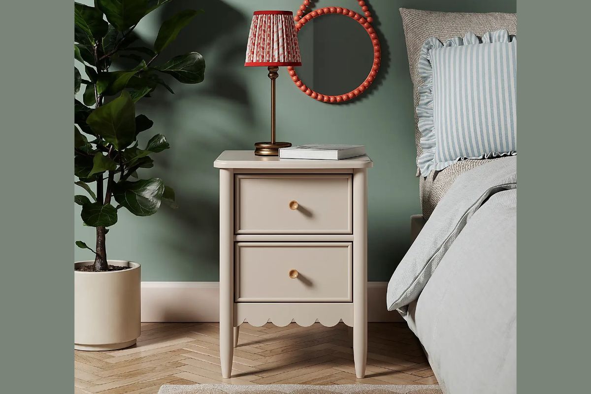 2-drawer bedside table
