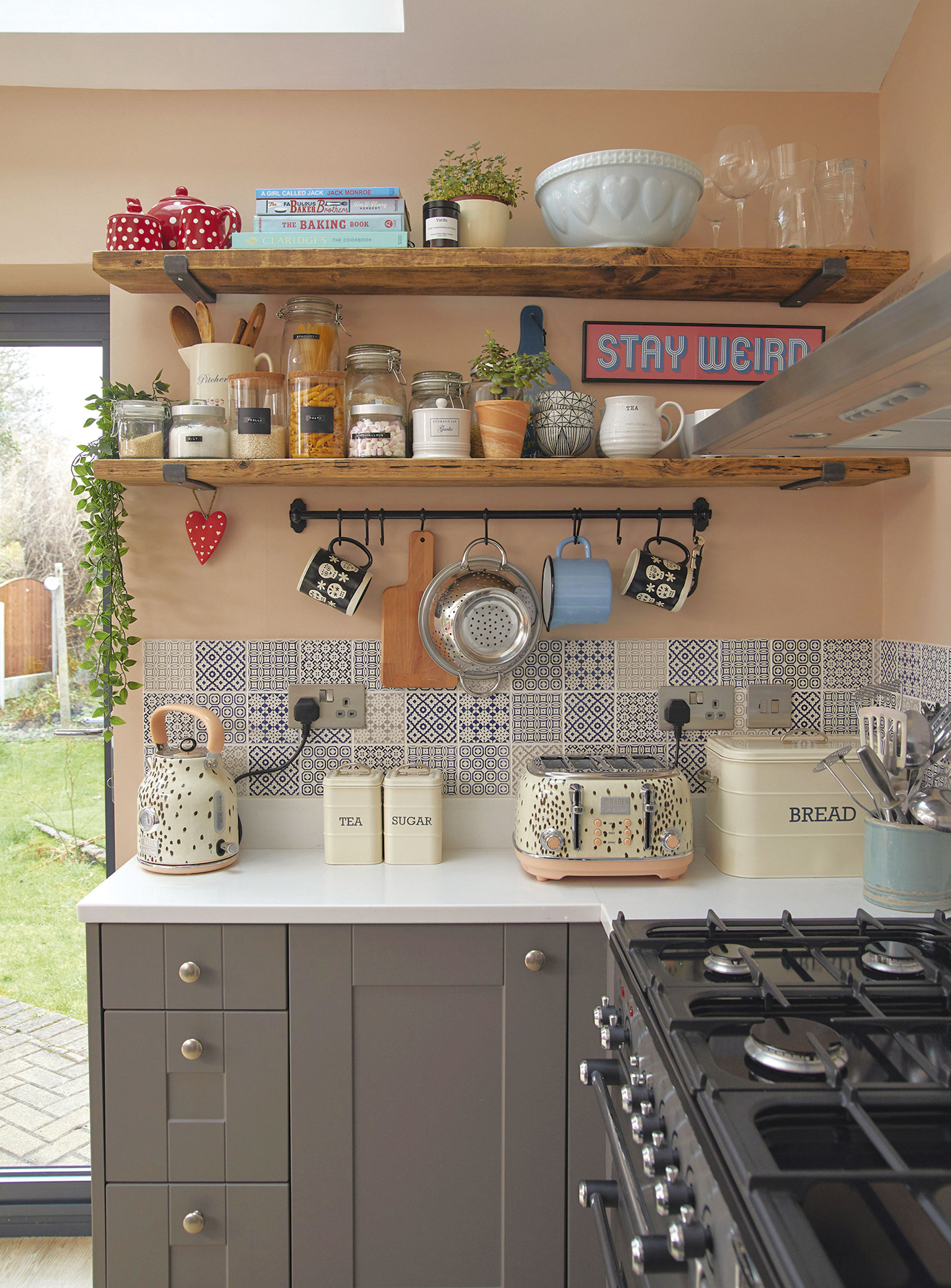 Sophia has created the perfect breakfast station by keeping all the early morning essentials in one place
