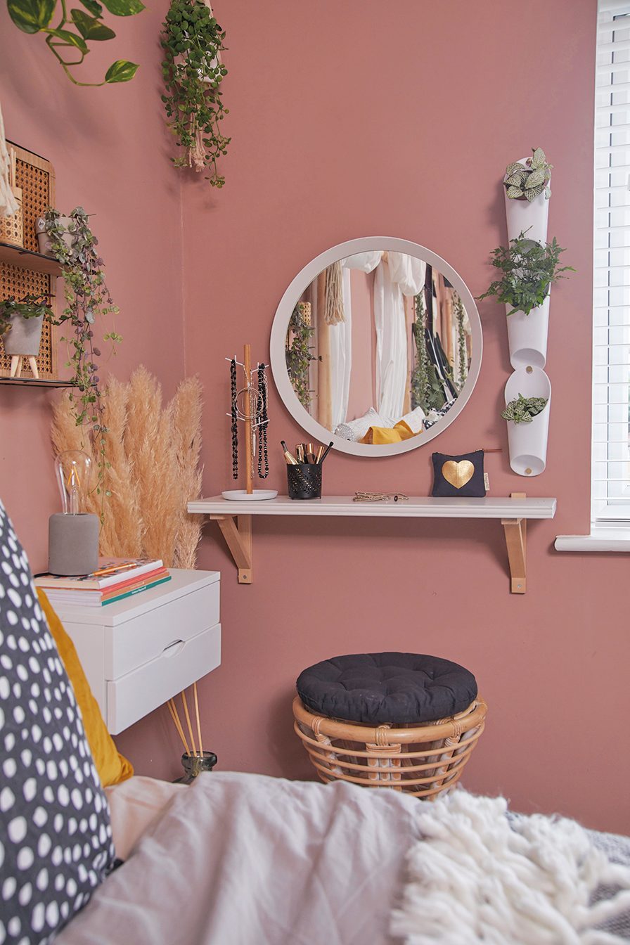 SophieBedroom_Detail_DressingTable