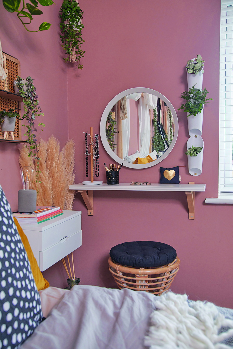 SophieBedroom_Detail_DressingTable