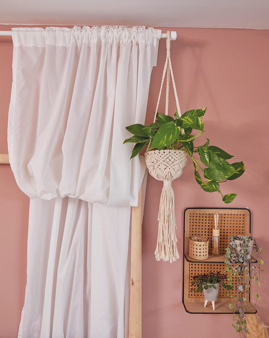 SophieBedroom_Detail_Curtain