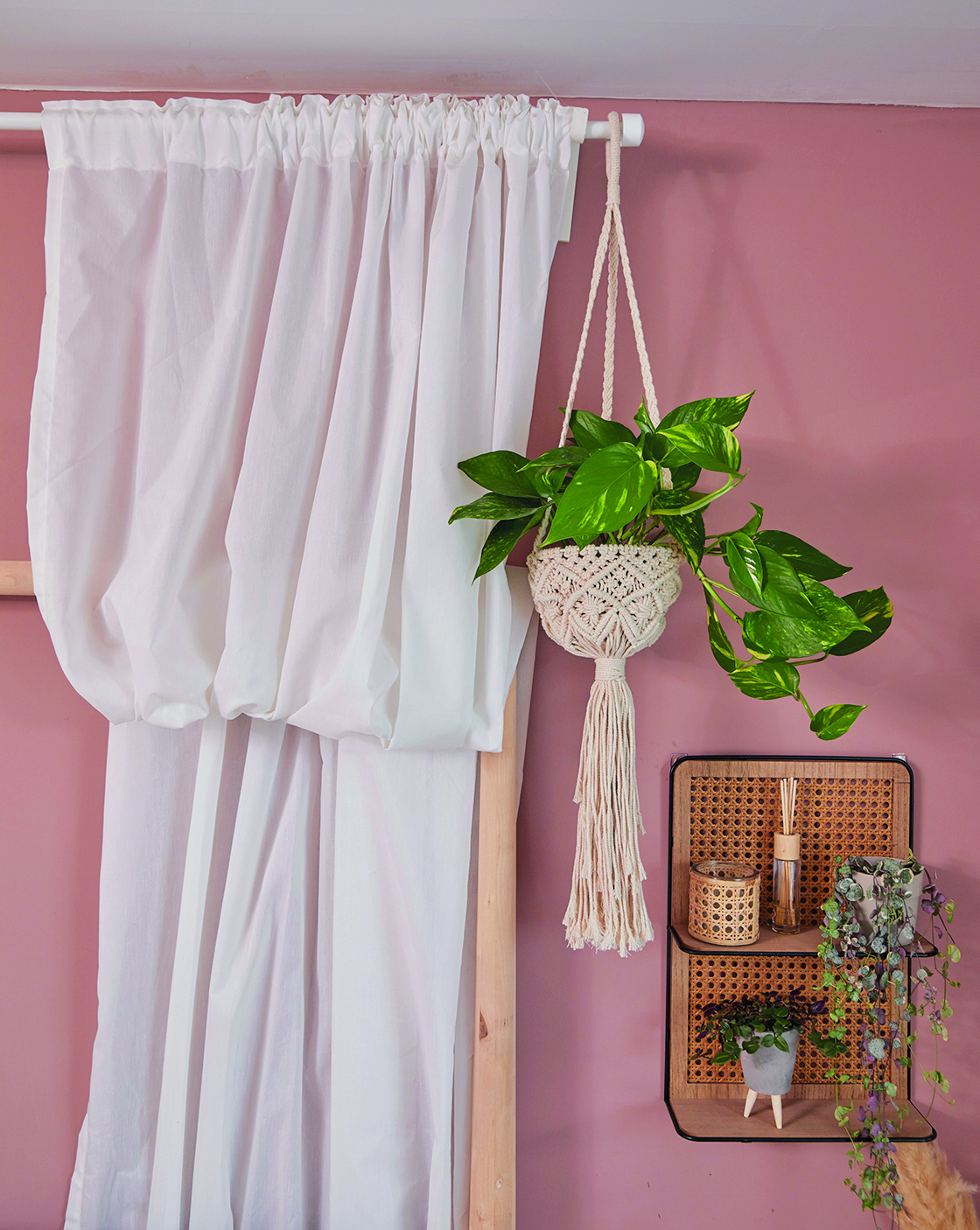 SophieBedroom_Detail_Curtain