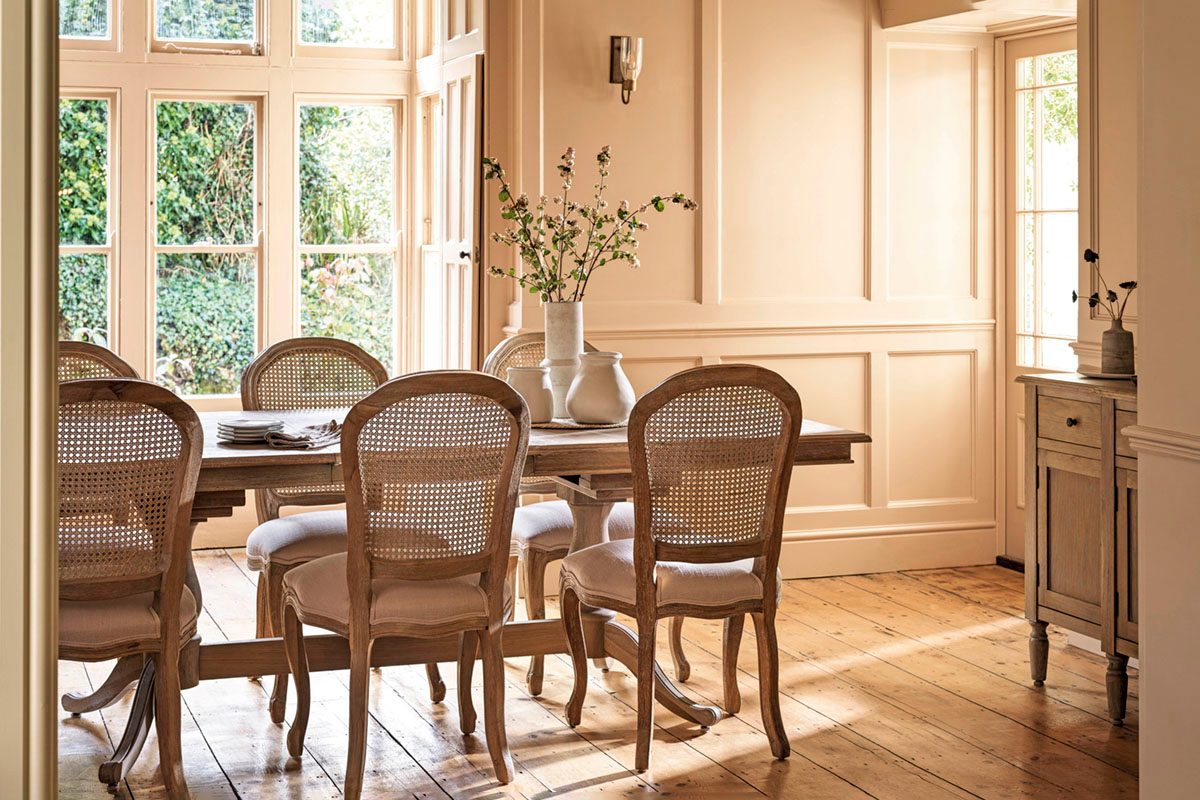 French-inspired table from The Cotswold Company