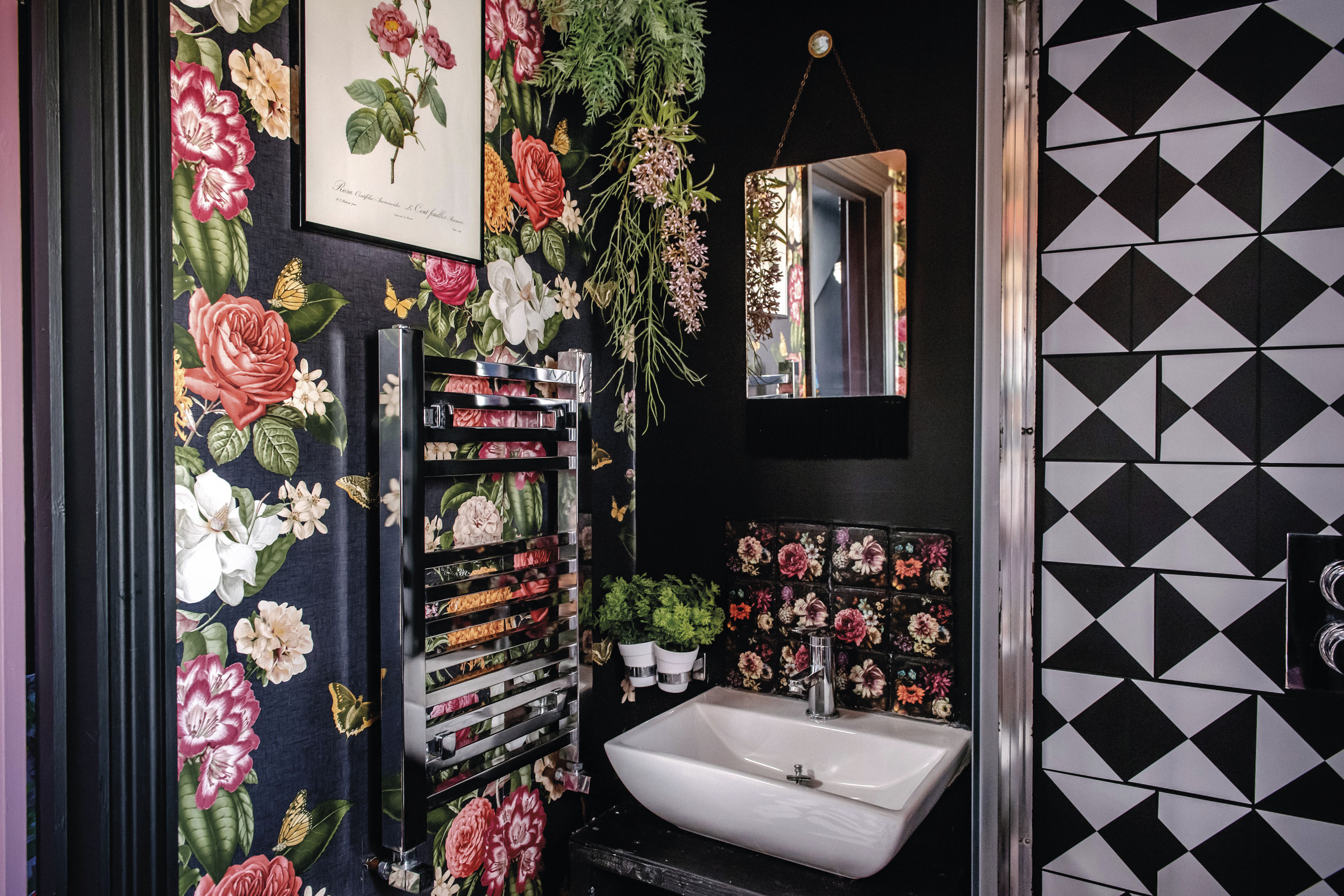 shower1 Rich-toned florals and black walls give Lily’s powder room a glam, trendy appearance