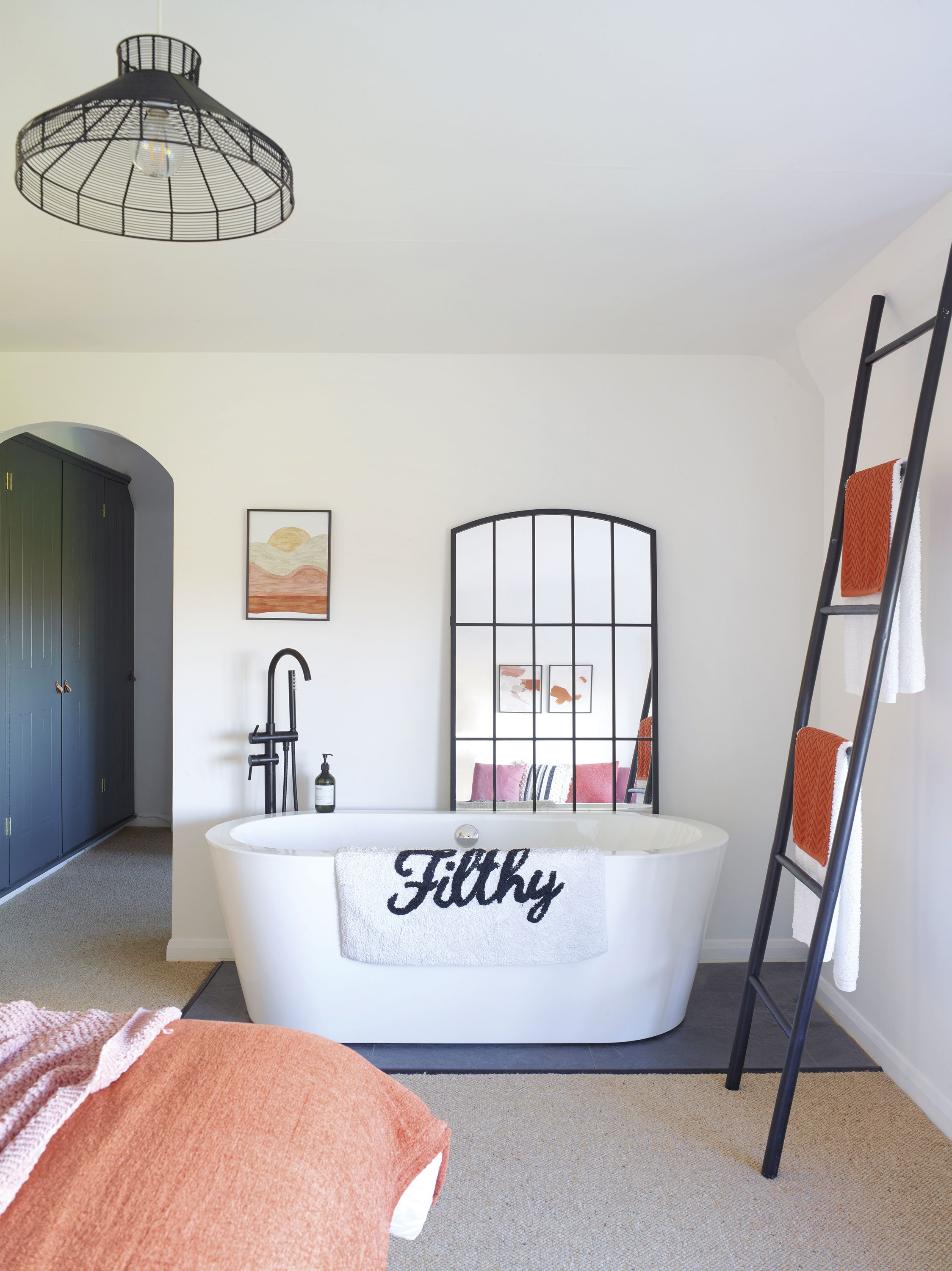 Style idea! Take inspiration from favourite hotels and restaurants – the bathtub in Hayley’s master bedroom was inspired by a visit to Soho House Style idea! Take inspiration from favourite hotels and restaurants – the bathtub in Hayley’s master bedroom was inspired by a visit to Soho House