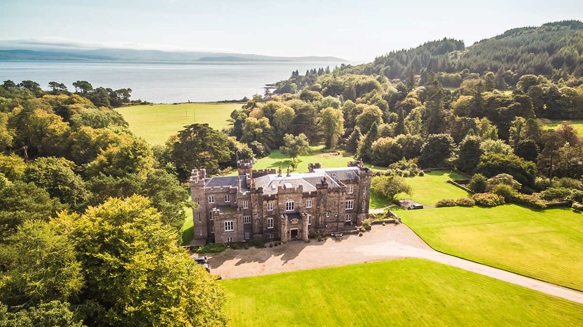 In 1850, approximately 130 people resided on the estate, including household staff, fishermen, crofters, gardeners, and more