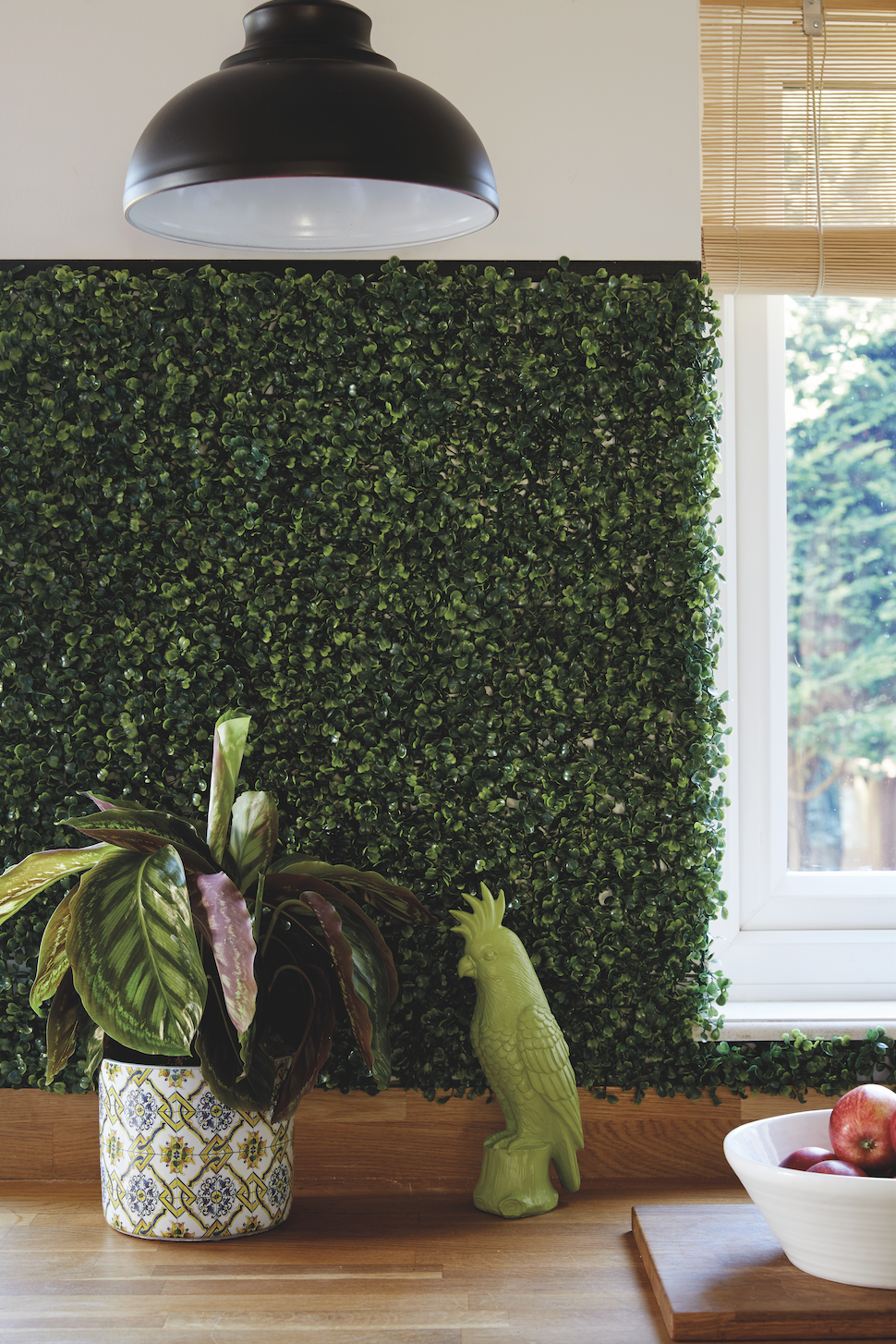 Screenshot 2020-12-08 at 15.30.15 Morgen decided to add sheets of faux foliage to the walls for a quirky feature