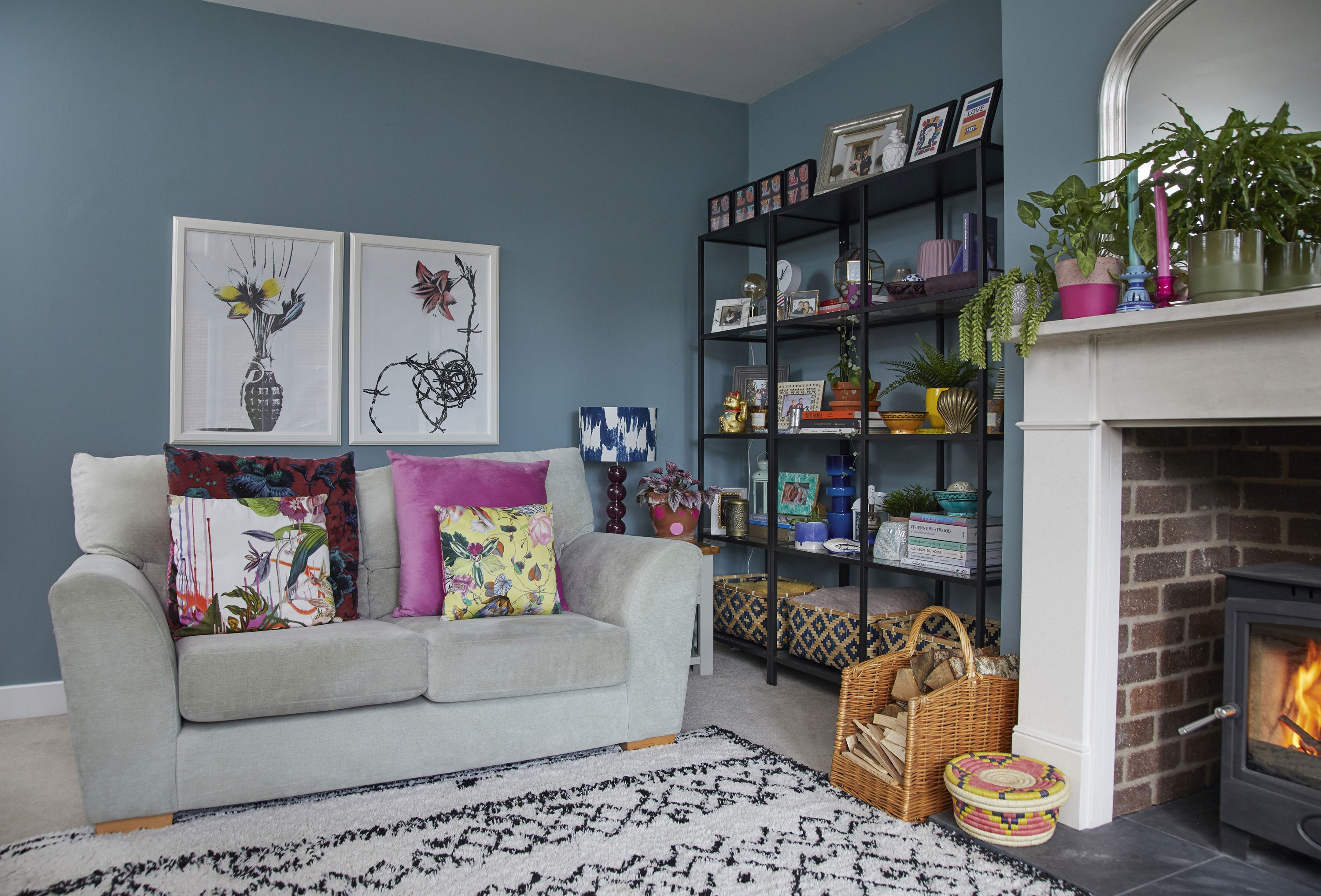Style idea! Low-hanging pictures give a modern look
