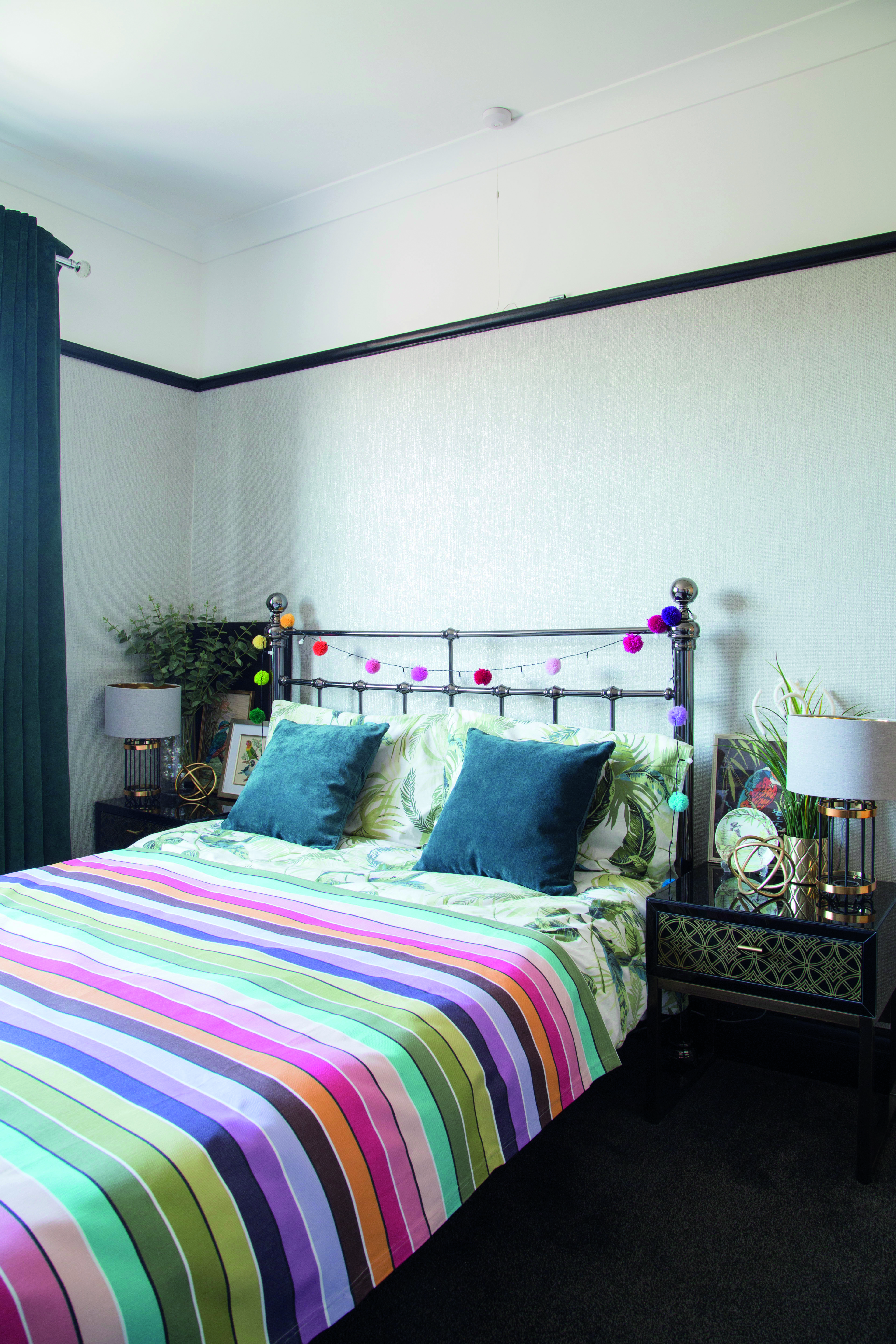 kirstie - dotty about design7973_1 Kirstie opted for wallpaper in the spare bedroom to add texture, as the space was fairly pared-back. Black woodwork gives a contemporary finish