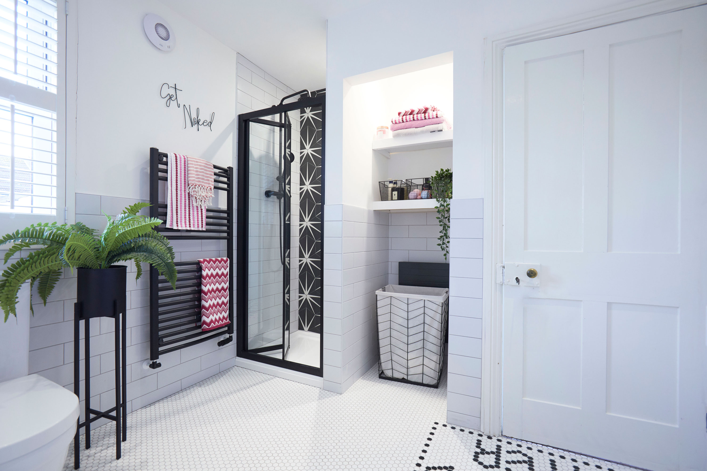 The total cost of Emily's bathroom makeover was £3,233